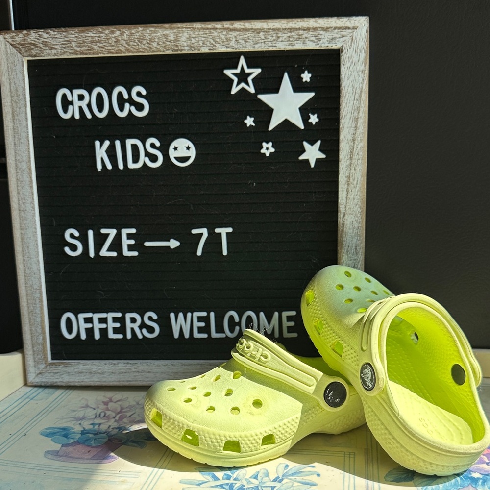 CROCS Kids Classic Clog in Lime Zest